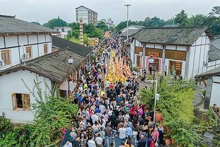 上海大鲨鱼：祝王哲林队长30岁生日快乐！三十而立！